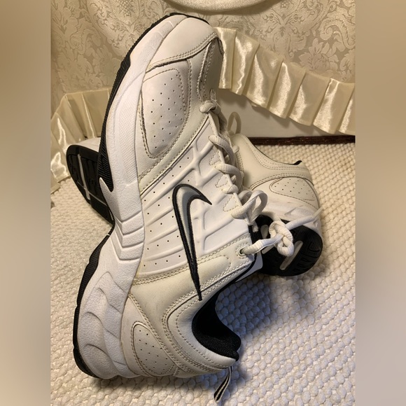 NIKE WOMENS RUNNING WORK OUT WALKING SNEAKERS - Picture 16 of 16